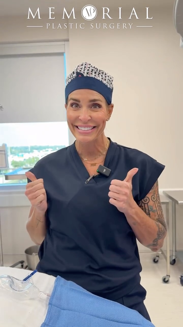 Excited to share this on table result with you guys! 🥰🥰 After a 200lb weight loss she came to me for a full body transformation! 🤯
Procedure: Circumferential Body Lift w/ Fleur de Lis, Lipo360, Breast Lift w/ Fat Grafting to breasts, Ext. Brachioplasty + Lipo to arms
(Pre-Sx Wt: 158.8 lbs Ht: 5’2 BMI: 29)
#excessskinremoval #majorweightloss #weightlosspatient #looseskin #femaleplasticsurgeon @memorialplasticsurgery