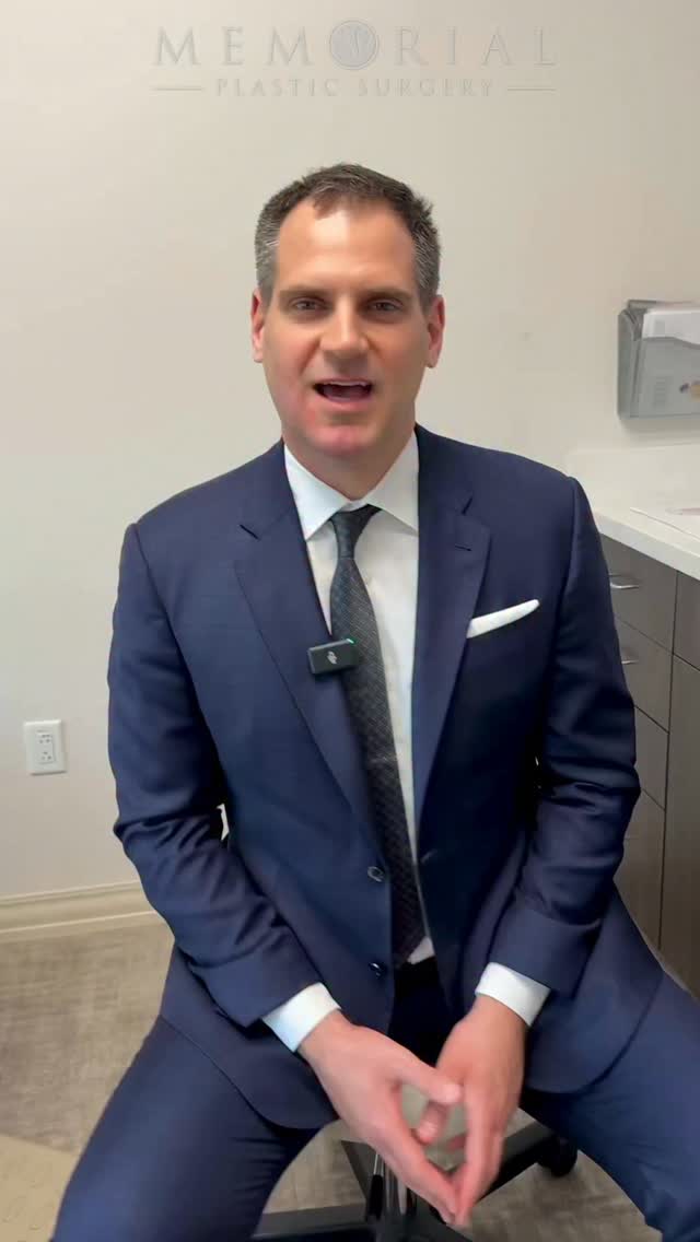 3 years post-op from her original surgery date and she’s looking great! She came back in last month for a scar touch up and to exchange her implants out for a bigger size 👌🏼 

Tremendous transformation for my beautiful patient and I’m so happy for her! 🤩

Procedure: Breast Lift w/ implants + Circumferential Body Lift w/ Fleur-de-lis 🙏🏼
(Pre-Sx: Wt: 160 lbs Ht: 5’5 BMI: 24.3 Bra Size: 36B)

#mommymakeover #weightloss #weightlossjourney #drvasilakis #houstonplasticsurgeon @memorialplasticsurgery