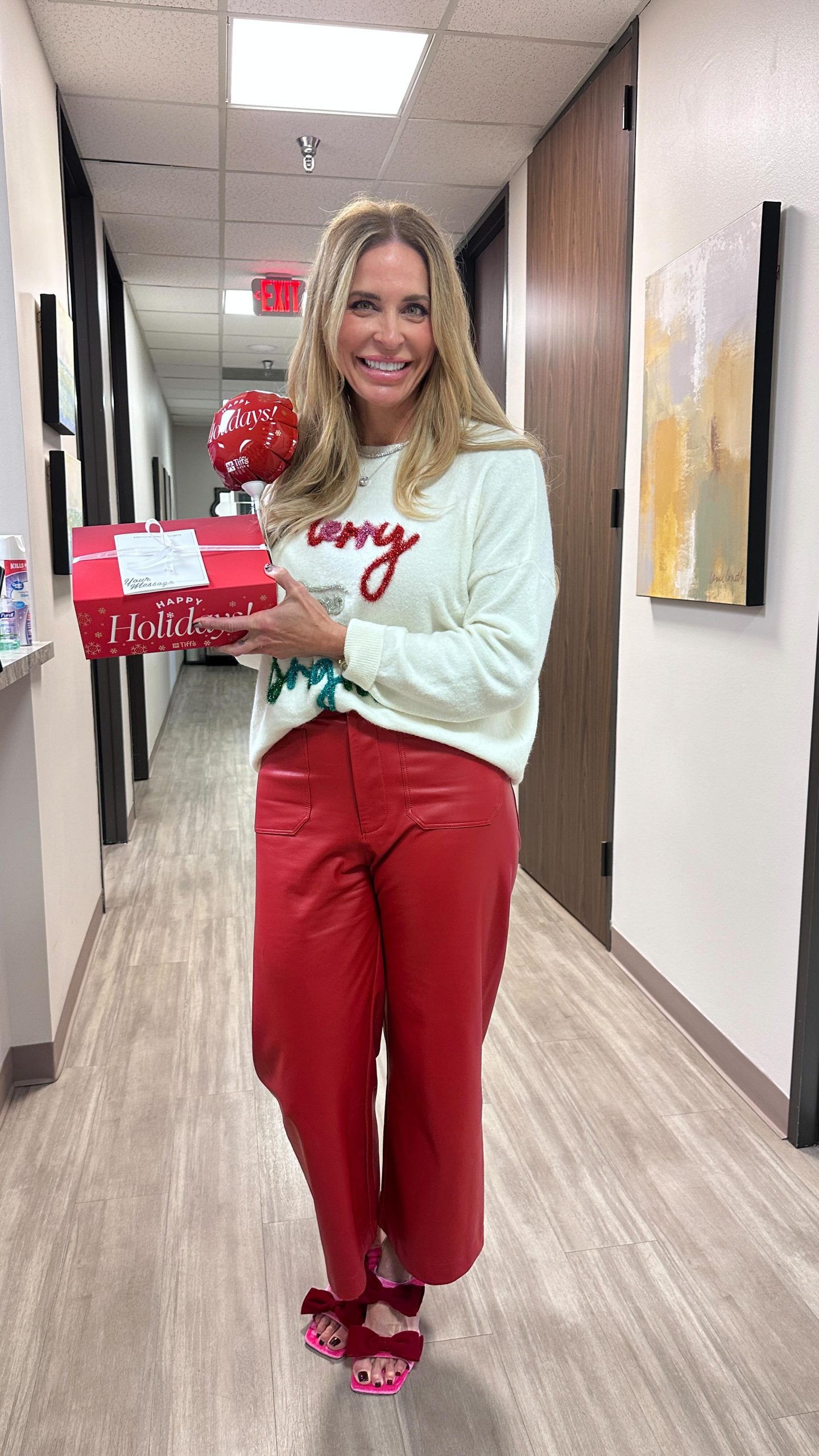 Mommy of 4✨ Holiday Special Transformation🤩🎄 She’s only one month post-op and looking absolutely phenomenal!🔥

Procedure: Lipo360, Tummy Tuck + Breast Lift w/ Implants
(Pre-Sx Wt: 178.8lbs Ht: 6’0 BMI: 24.2)

#beforeandafter #mommymakeover #newbody #femaleplasticsurgeon #houstonplasticsurgeon @memorialplasticsurgery