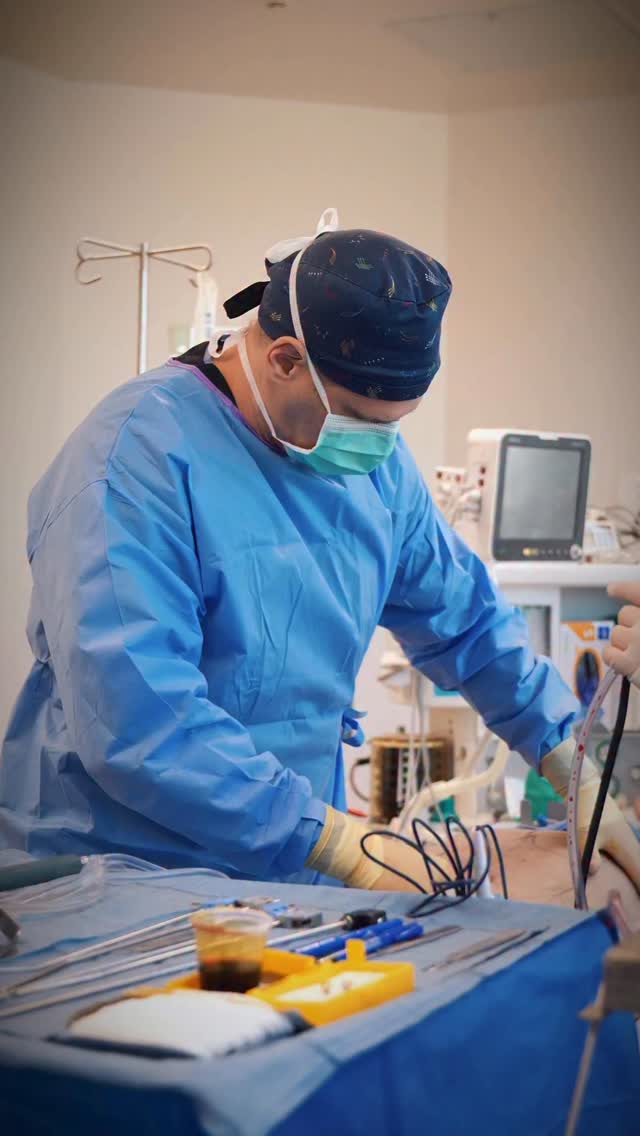 If you’re considering Liposuction, here are 3 things you should know before making the decision:

1. Liposuction is NOT for weight loss 🙅‍♂️ It’s for contouring!
- The best patient candidates are already close to their goal weight but are bothered by stubborn fat that won’t go away with diet or exercise.

2. Skin quality matters more than people think ☝️
- If your skin doesn’t have good elasticity, Liposuction without tightening the skin will likely produce a disappointing result. The best way to tighten the skin is to remove it. 

3. Final results depend on recovery and lifestyle‼️
- Compression, movement and patience are essential. Swelling takes time to settle, and avoiding fibrosis is important. 

Knowing this upfront makes all the difference! 🙌🏼

#liposuction #lipo #plasticsurgery #drvasilakis