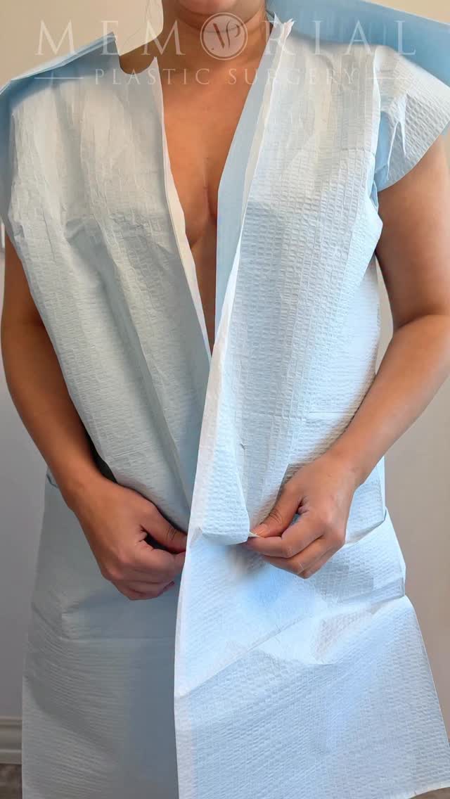 My patient had a twin pregnancy and after that, her body didn’t feel like hers anymore.
Diet and exercise can’t fix everything. Specifically loose skin and muscle separation.
This is where most people start to feel stuck.
Because they’re doing more but not getting the results they want.
So instead of doing more, we focused on restoring balance.
I performed a Mommy Makeover to remove what couldn’t be tightened naturally, reshape the midsection, and bring proportion back to the body.
Here she is, immediate post-op and already looking amazing.
But more importantly, this is the start of her feeling like herself again 🙌🏼
Procedure: Tummy Tuck, Lipo360 & Fat Grafting to breasts
(Pre-Sx Wt: 174 lbs Ht: 5’7 BMI: 27.3)
📍 @memorialplasticsurgery | #Houston