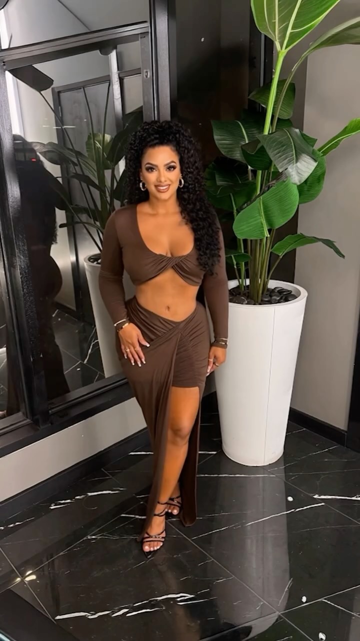 The evolution is real. 🔥⏳
A masterpiece isn’t built in a day. We made her dream silhouette a reality through a meticulously planned 2-stage transformation.
For this mother of two, the combination of Brachioplasty (Stage 1) followed by BBL, Lipo 360, and Tummy Tuck (Stage 2) delivered stunning, life-changing results. 🤩
📍 @memorialplasticsurgery | #Houston