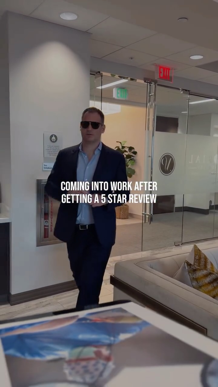 Rated a 5 star doc by the people who matter most. My incredible patients. 🙏🏼

📍 @memorialplasticsurgery | #Houston