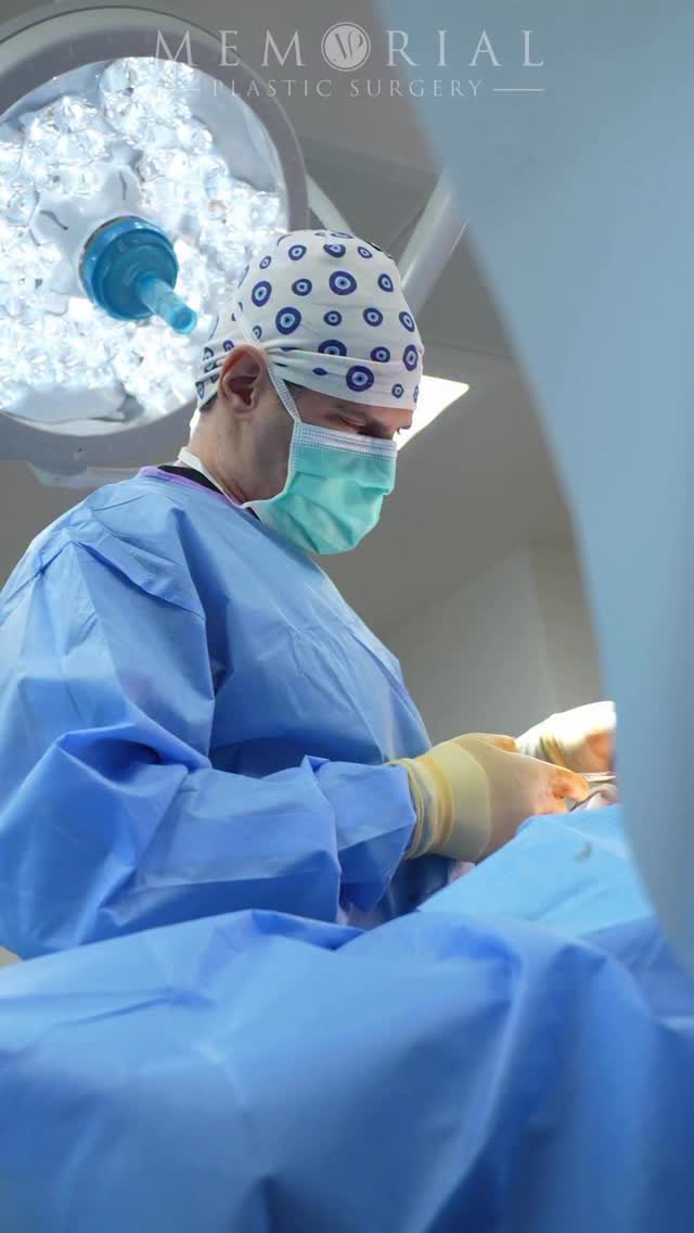She did the hard part — losing 100 lbs 🤩

Now we take care of the rest.

Addressing excess skin, restoring contour, and reshaping the torso.

Immediate on-table result after a Circumferential Body Lift 🔥

📍 @memorialplasticsurgery | #Houston