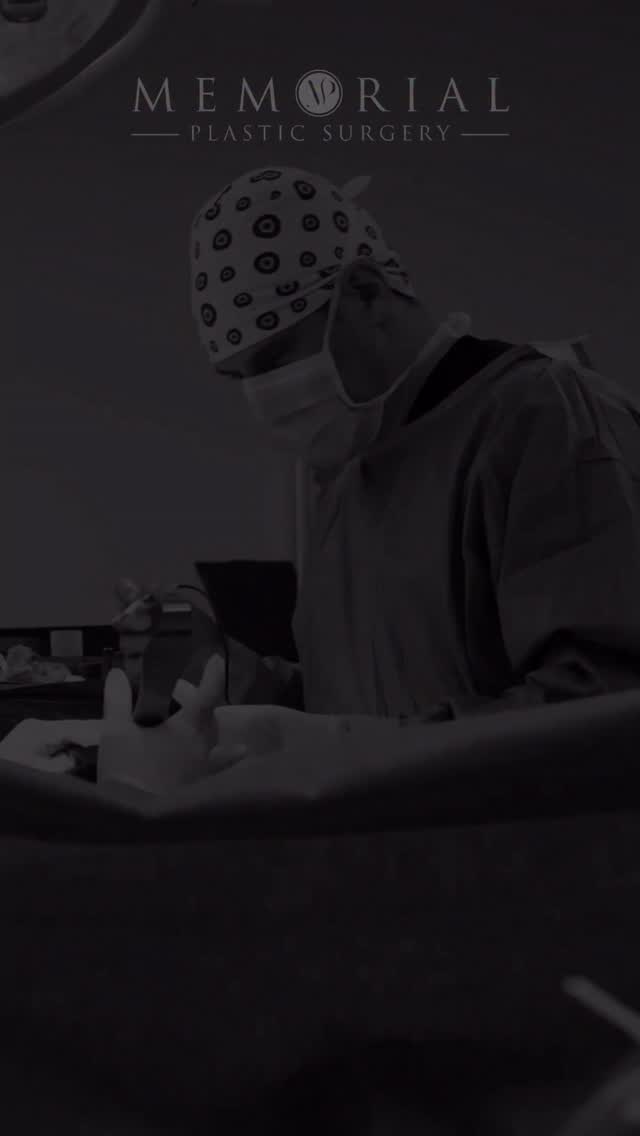 Revision surgery is not the same as primary surgery ☝🏻
Scar tissue changes the anatomy, disrupts tissue planes, and makes every step more complex.
These cases require more precision, more patience, and a very thoughtful approach — which is why I only take them on when I truly believe I can help the patient.
Some of the most challenging cases… can also become the most rewarding 🤩
📍 @memorialplasticsurgery | #Houston